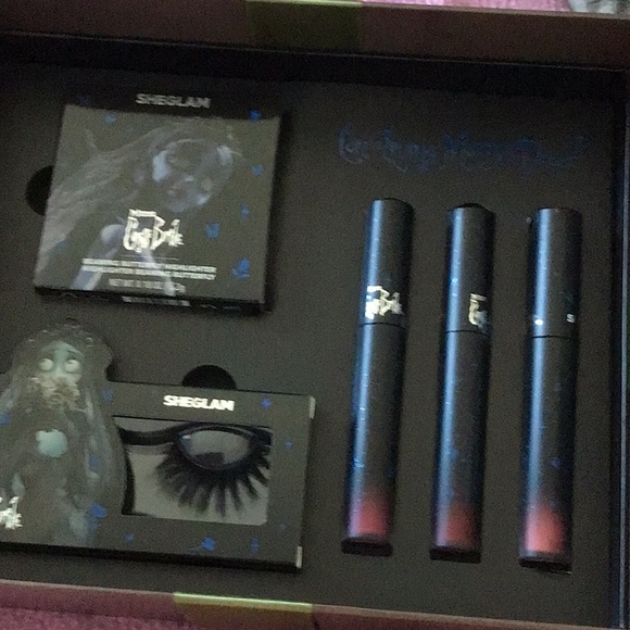 SheGlam Tim Burton’s Corpse Bride Limited Collection 10 pieces. Eye palette Lips - Picture 7 of 11